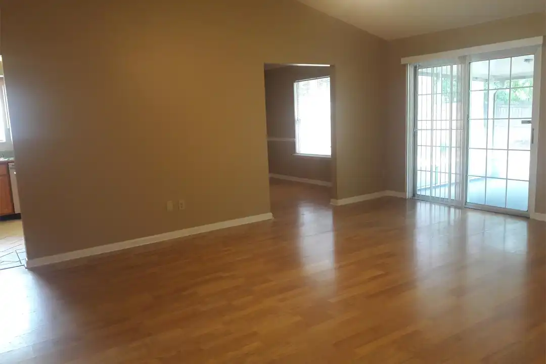 2562 Eiffel Cir E unit 1 - View 2
