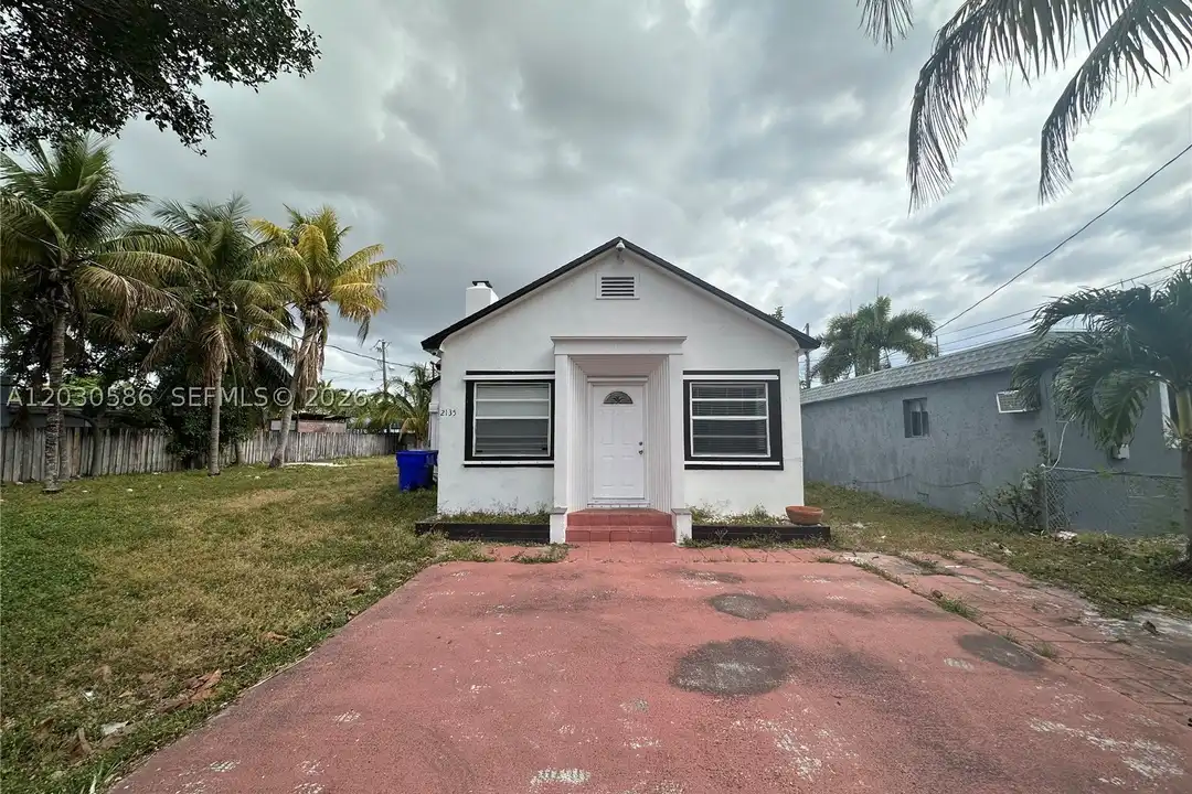 2135 Lincoln St - View 2
