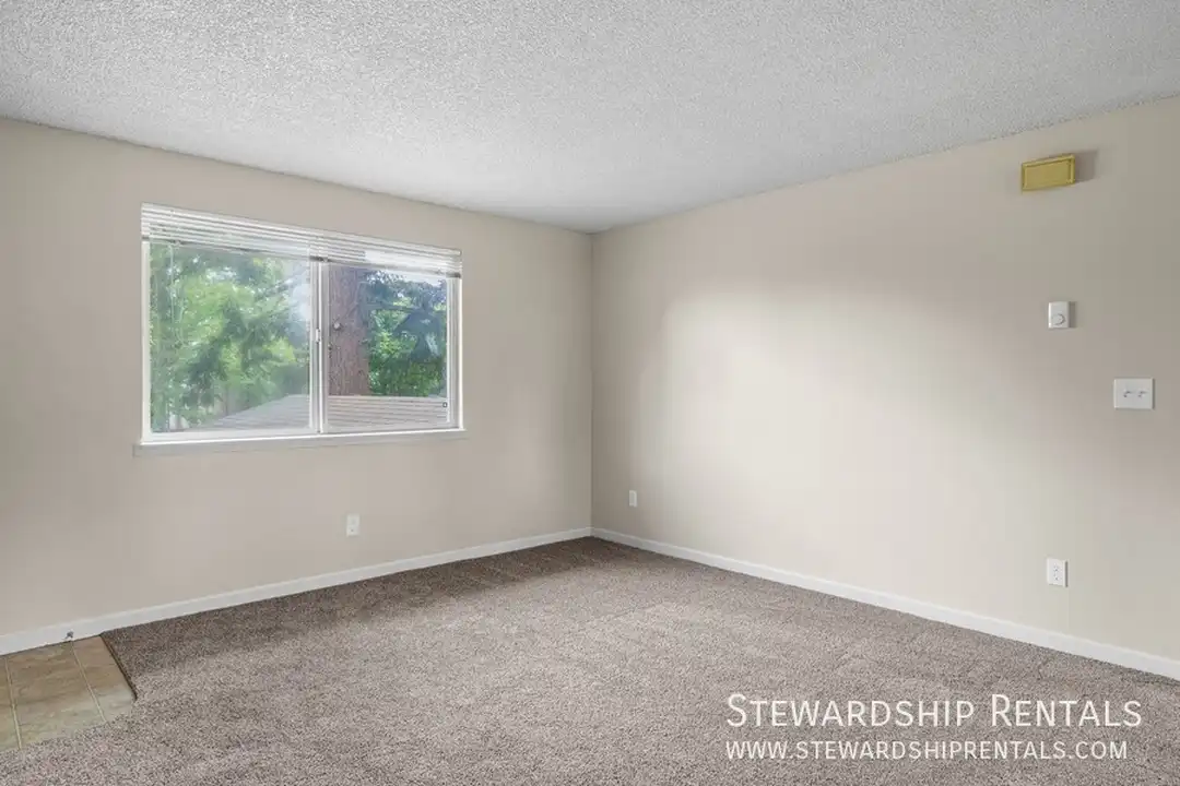 1359 Liberty St NE - View 6