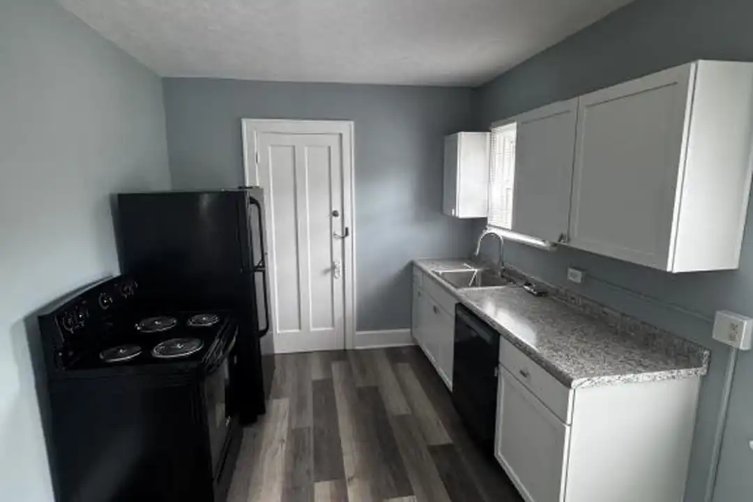 5711 Warren Ave – photo 1