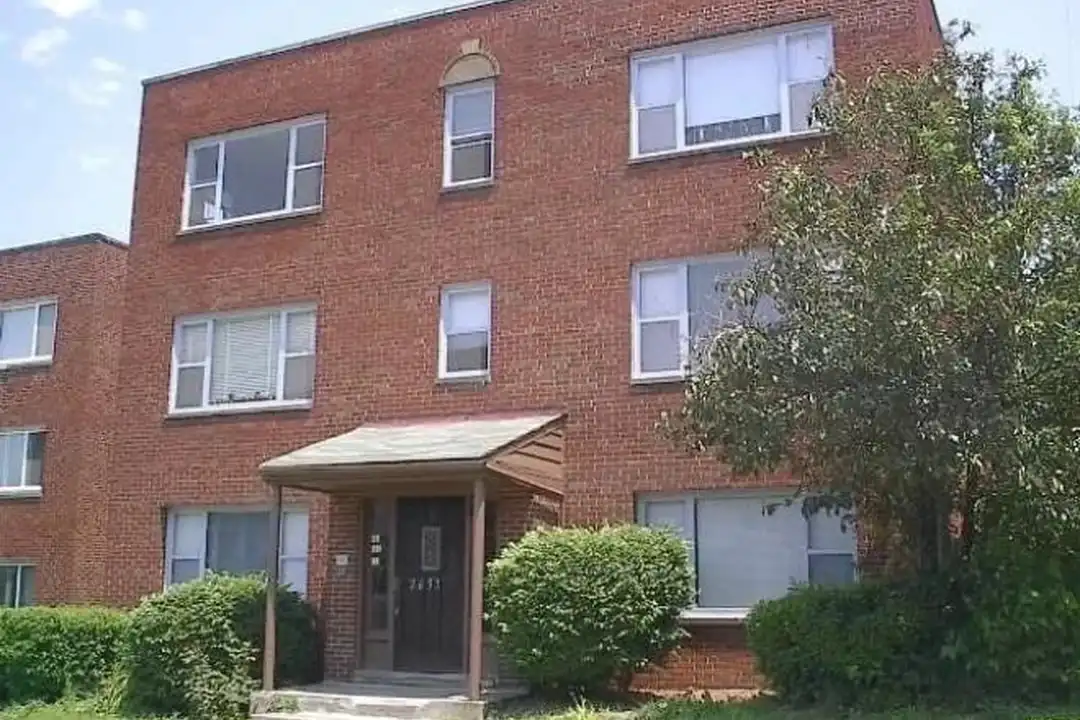 2657 Noble Rd – photo 1