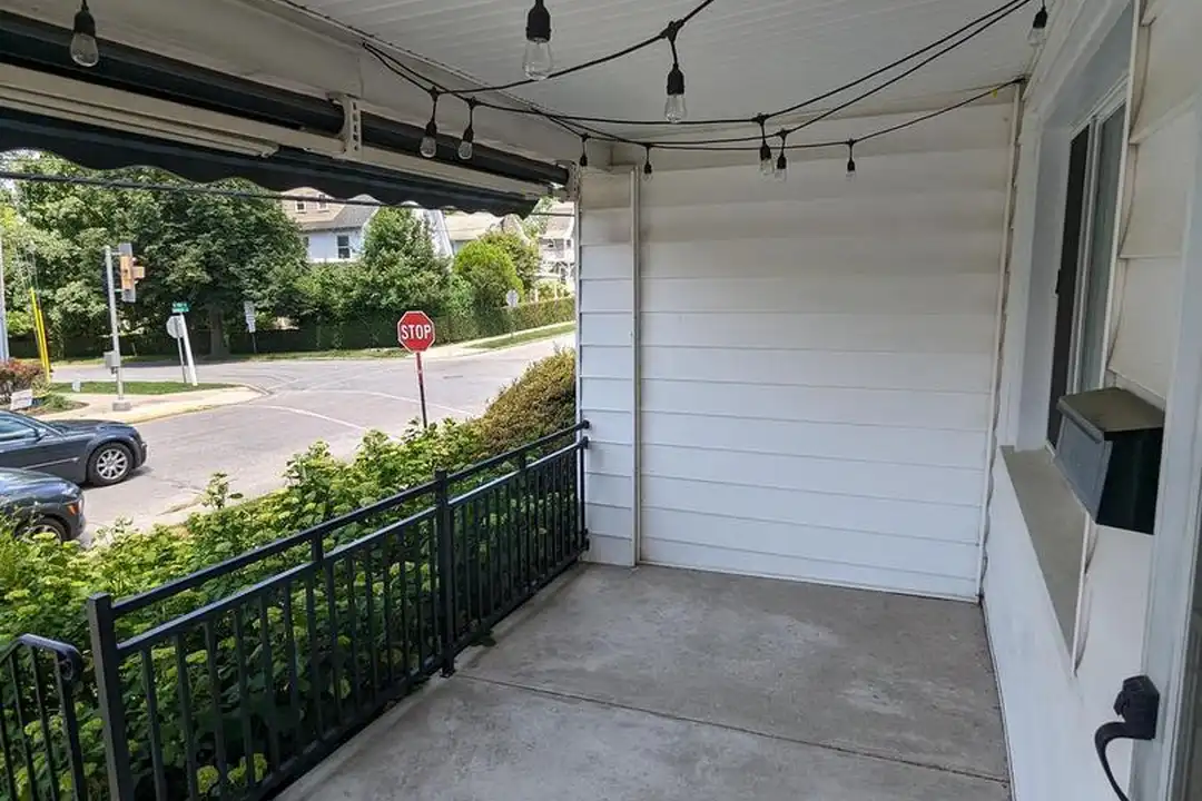641 Loraine St - View 2