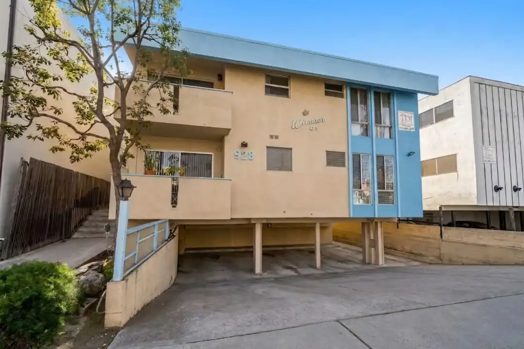 928 4th St unit 03 - View 2