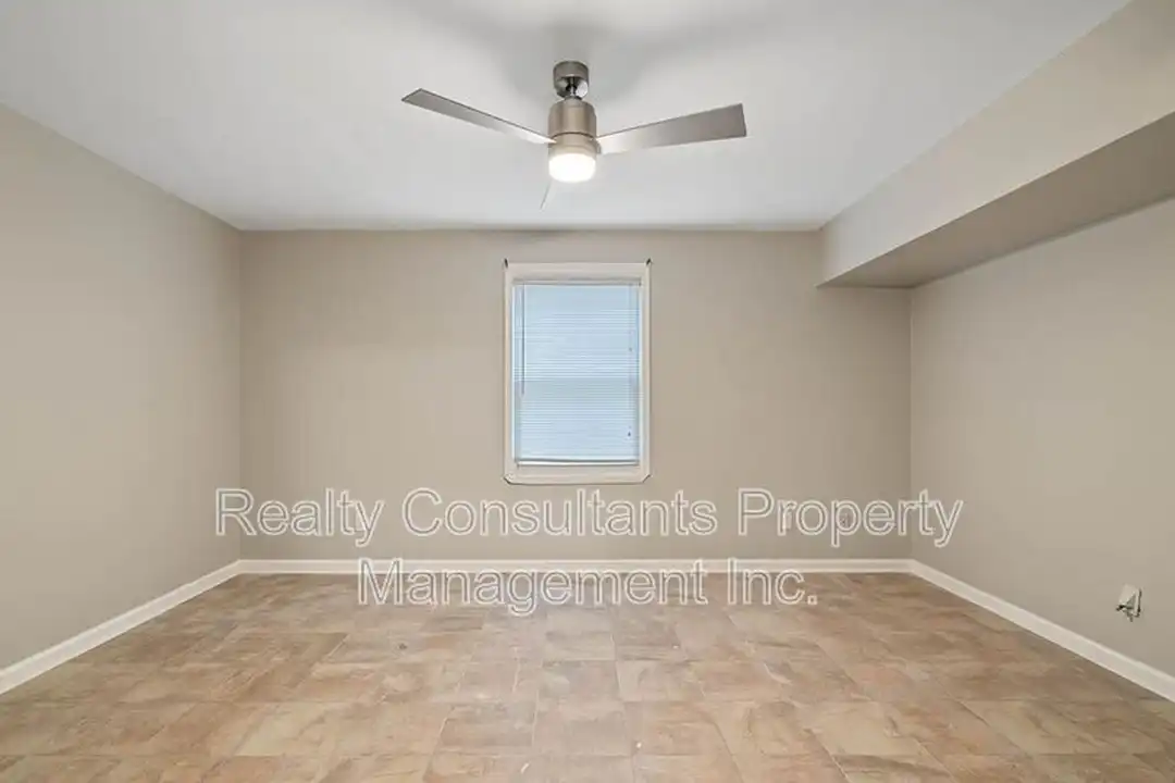 604 E Iredell Ave unit 2 - View 6