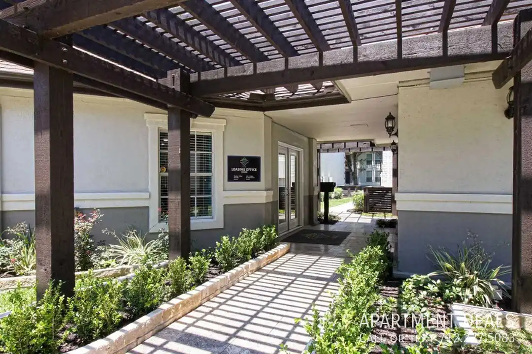 1907 Lakeside Dr - View 2