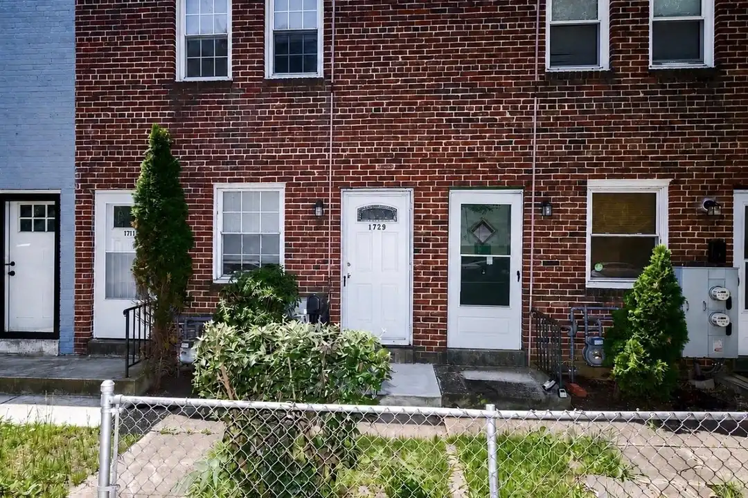 1729 Gales Pl NE – photo 1