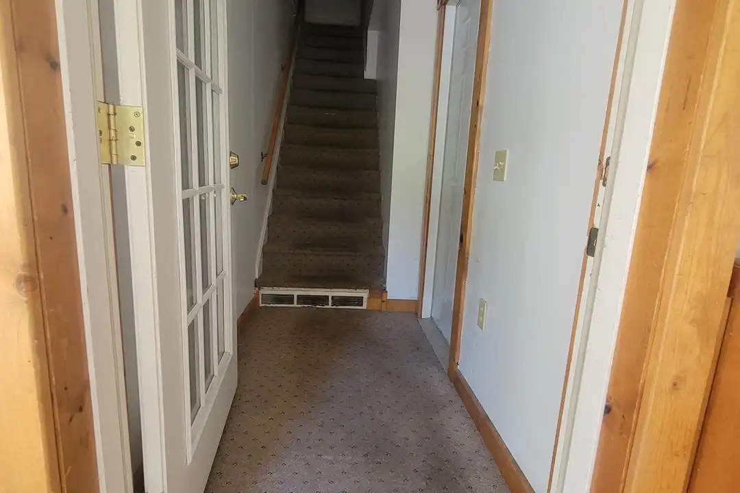 324 Lennox St unit 2 upper - View 3