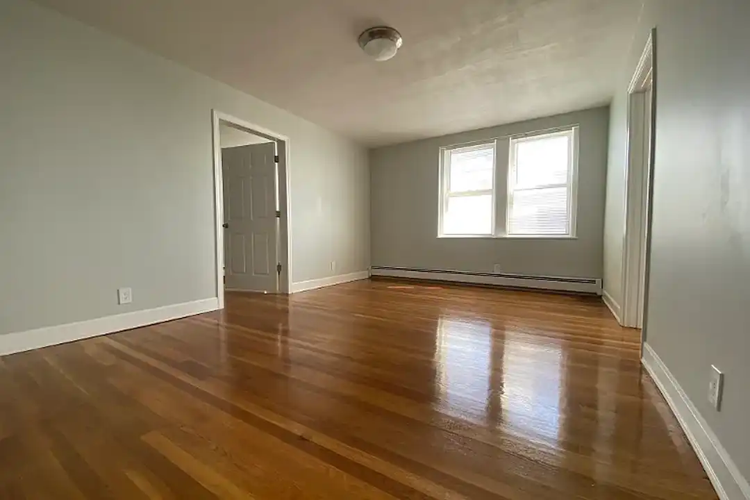 11 - 17 Beach Road Apartments – photo 1