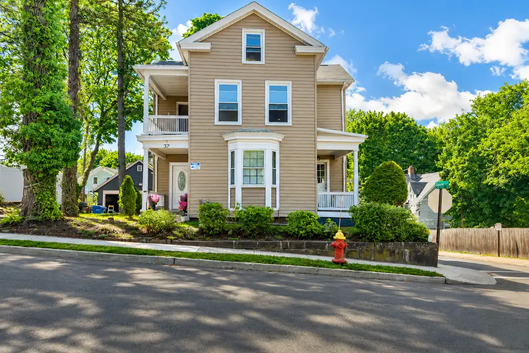 37 Elm St – photo 1