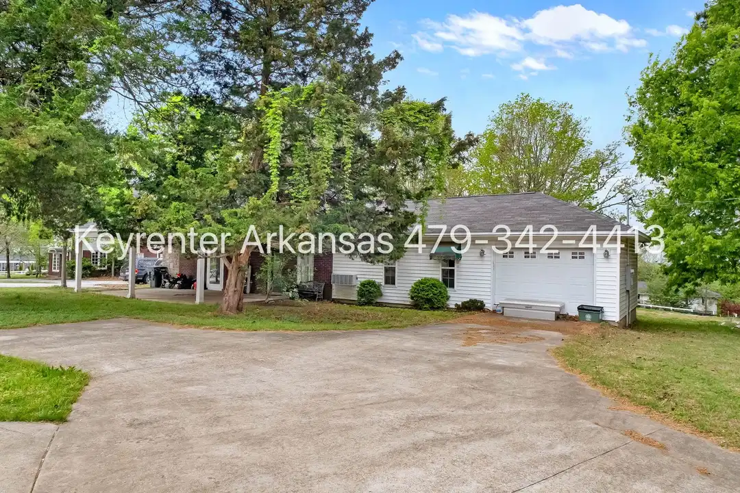 255 W Lawson St - View 2