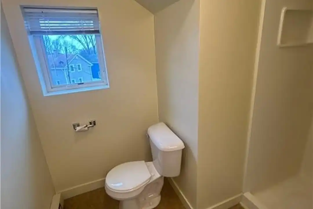 32 Yale Ave #3 - More