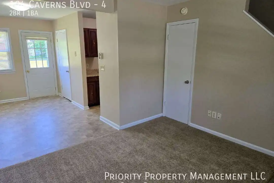 104 Caverns Blvd - View 2