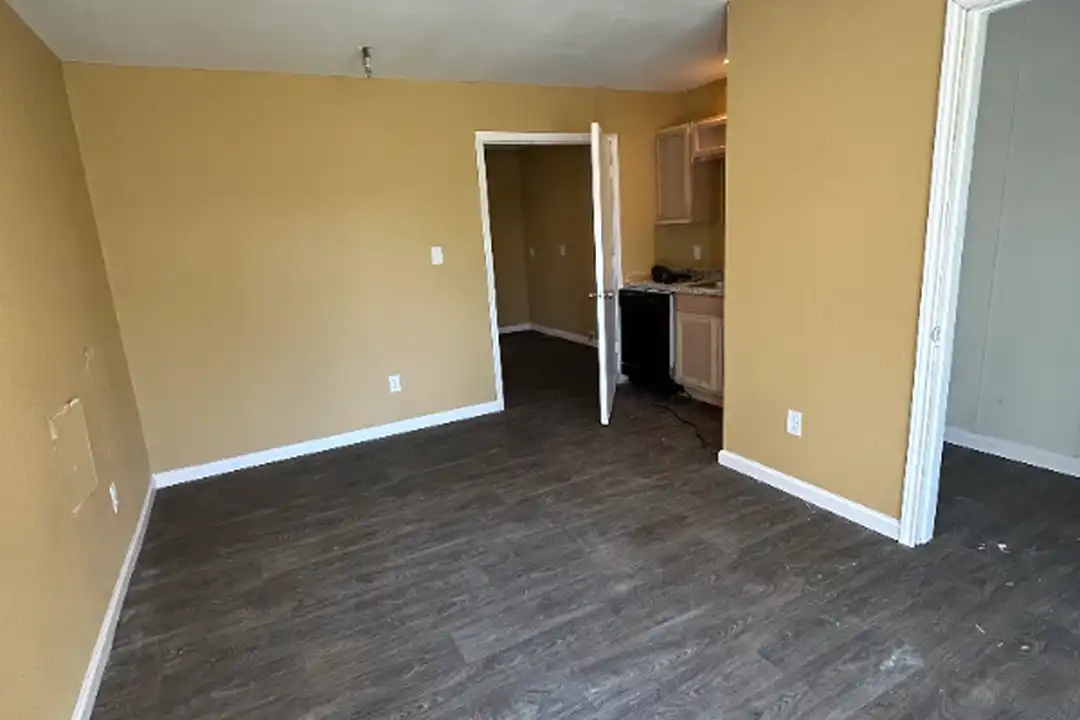 101 SE 8th St - View 6