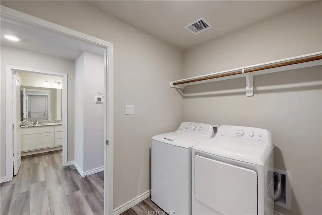 2043 Chief St – photo 1