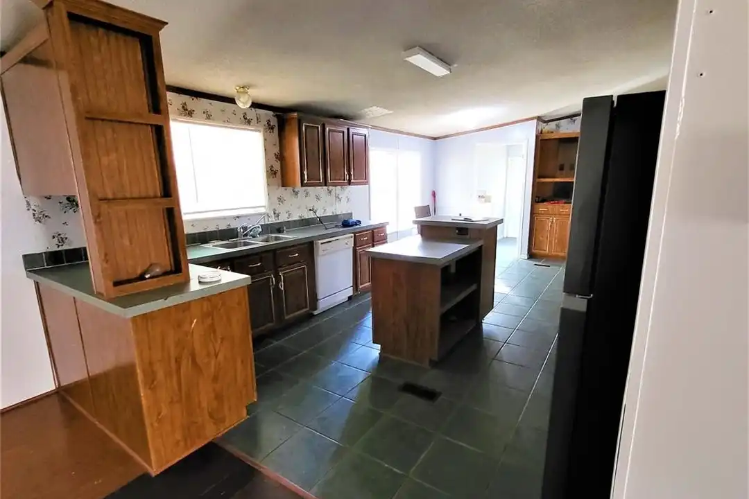 14536 Cochran Rd - More