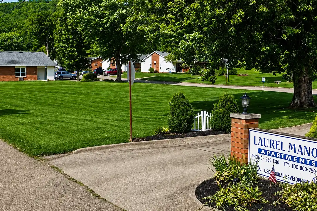 Laurel Manor