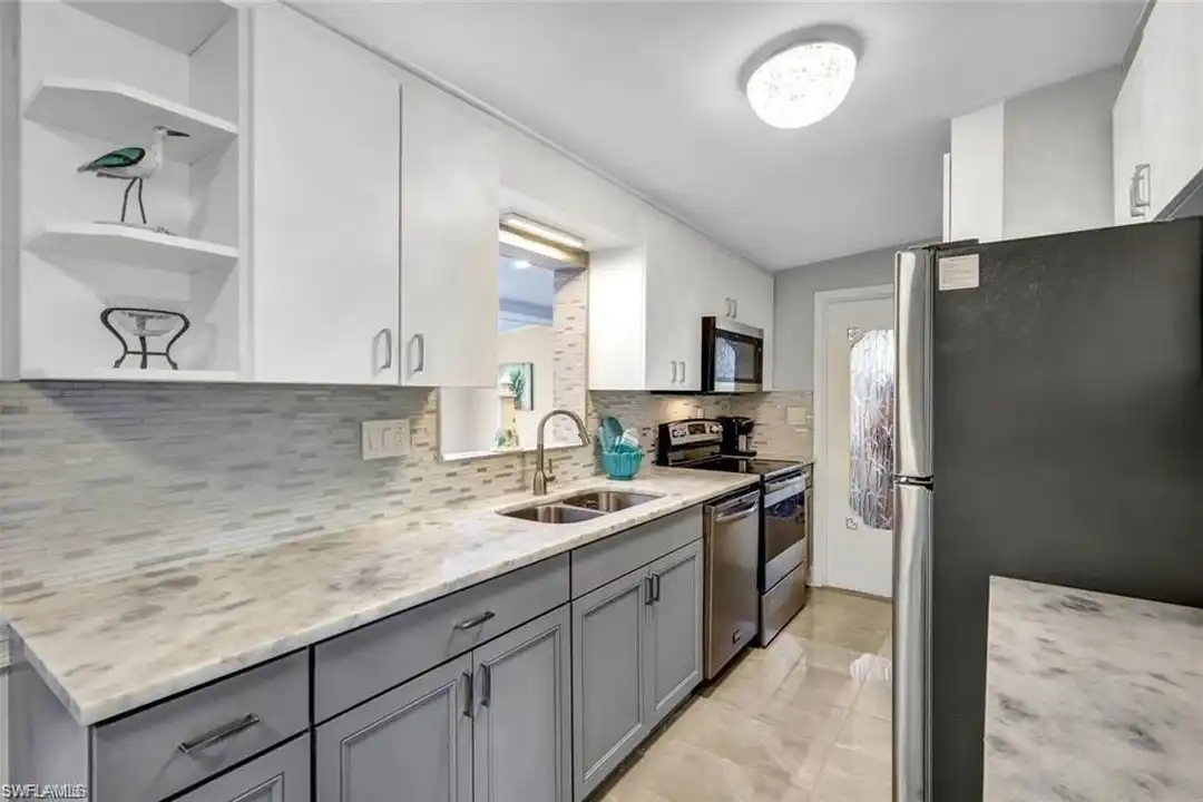 2047 Harbor Ln - View 3