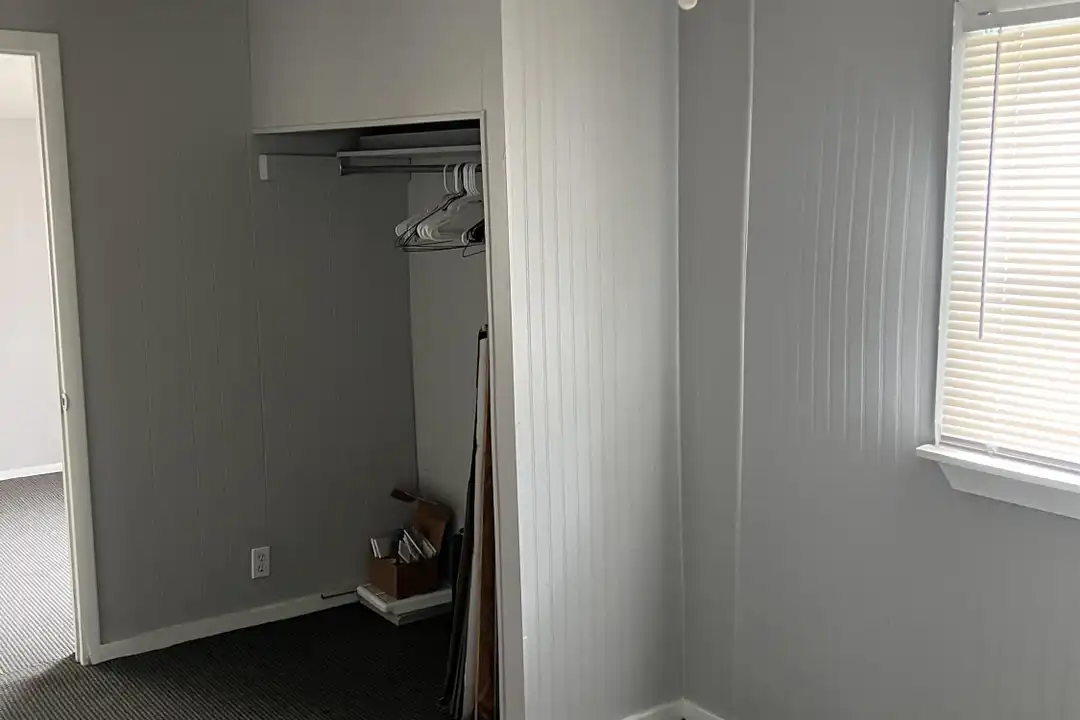 4207 1/2 N Beaver Ave - View 4
