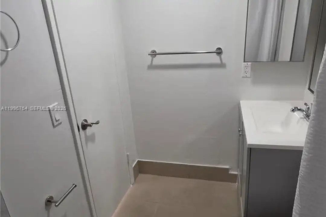 Apartment in Miami - More