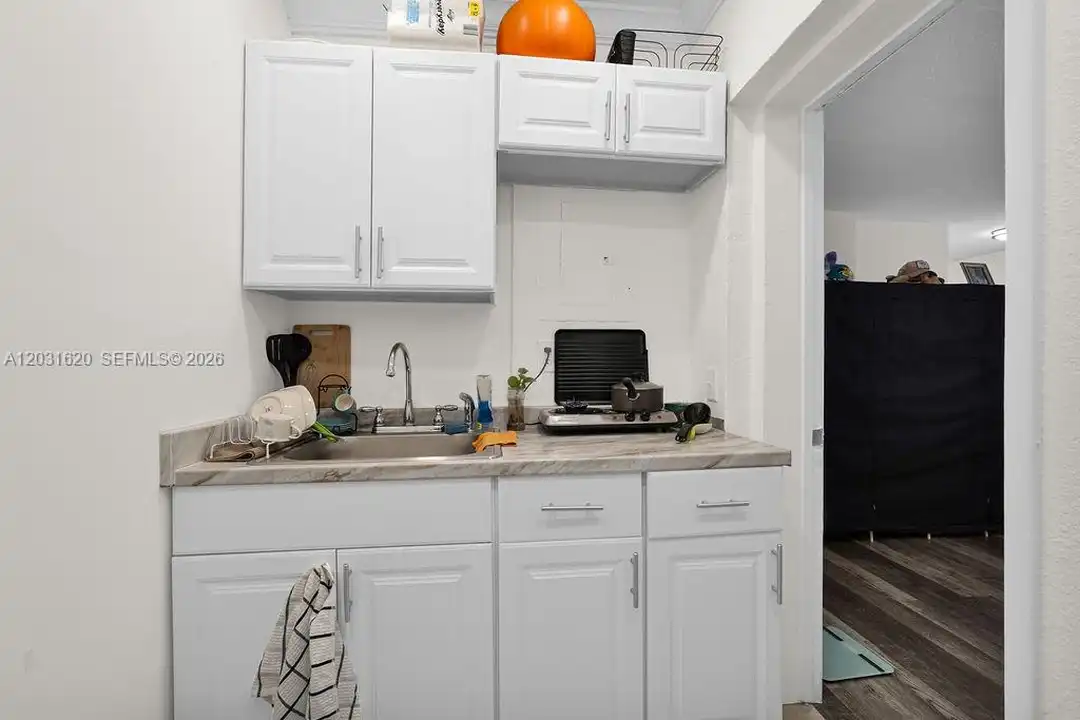 Apartment in Miami - View 5