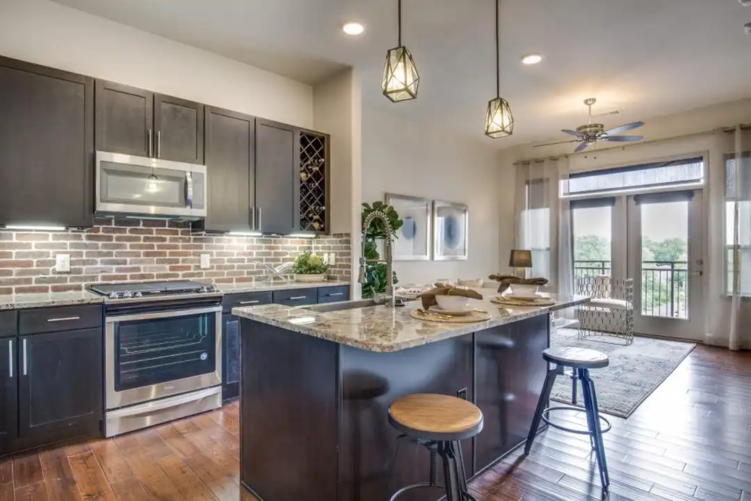 Apartment in Houston - More