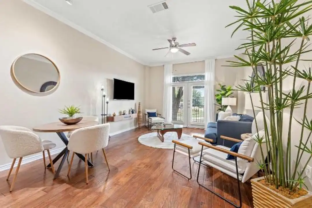 925 S Main St - View 4