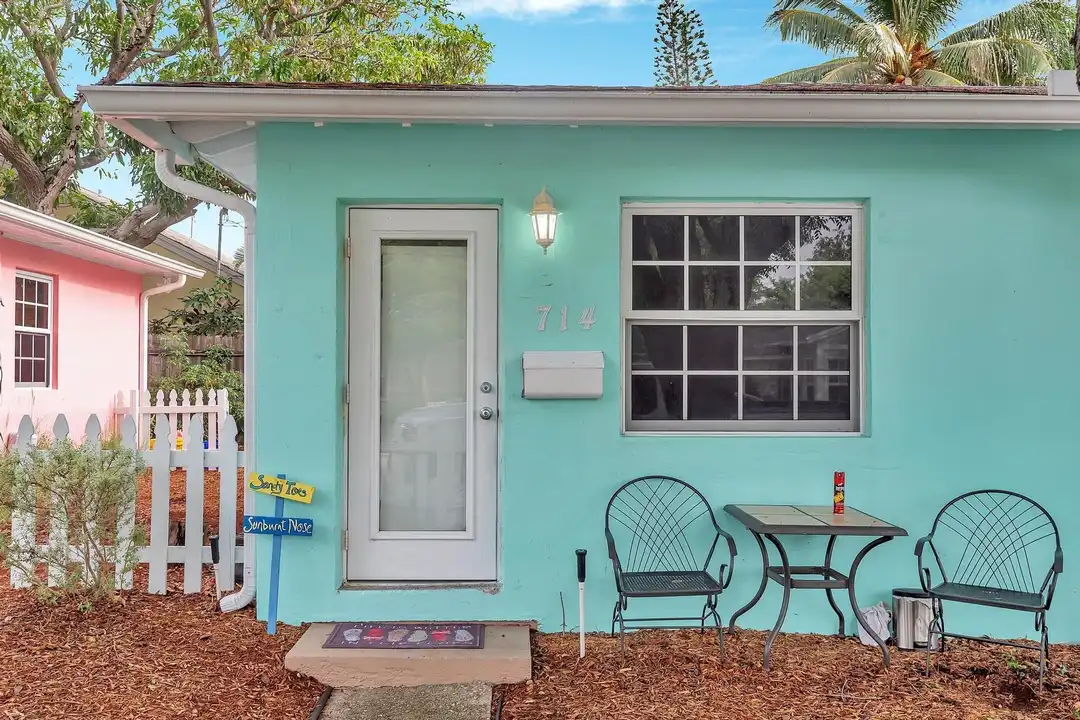 714 8th Ave N – photo 1 of 10
