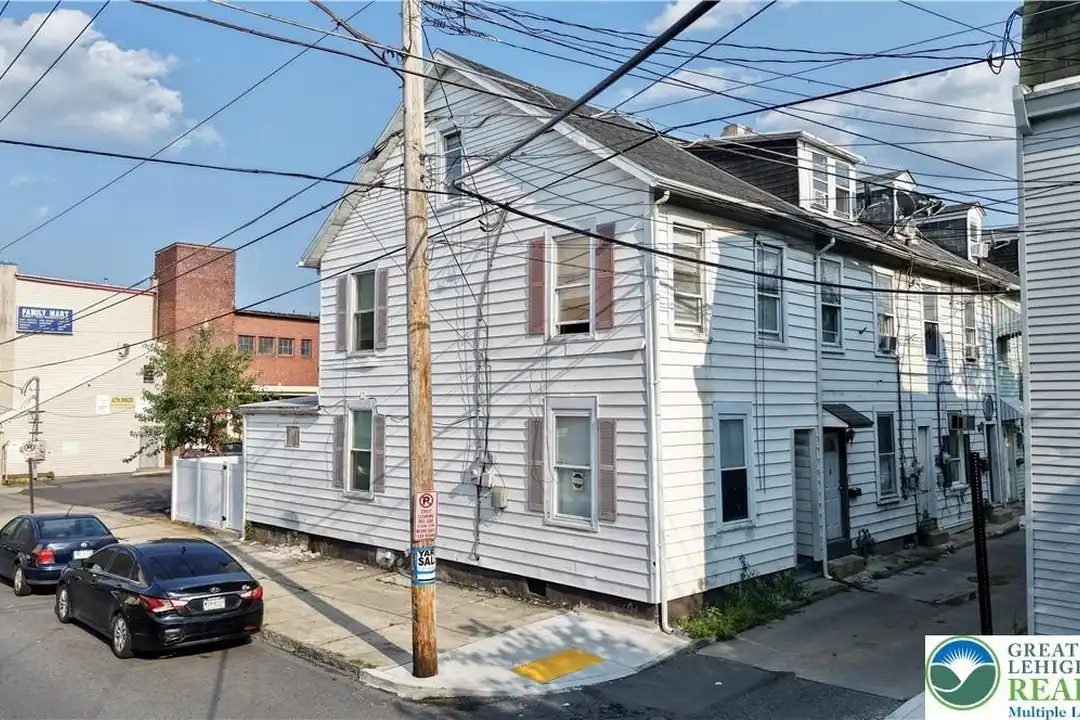 547 N Silk St – photo 1