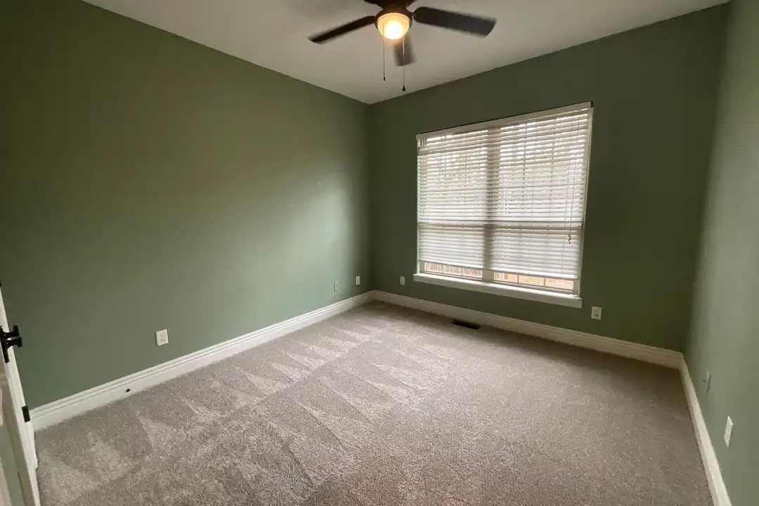 1 Dent Ln - More