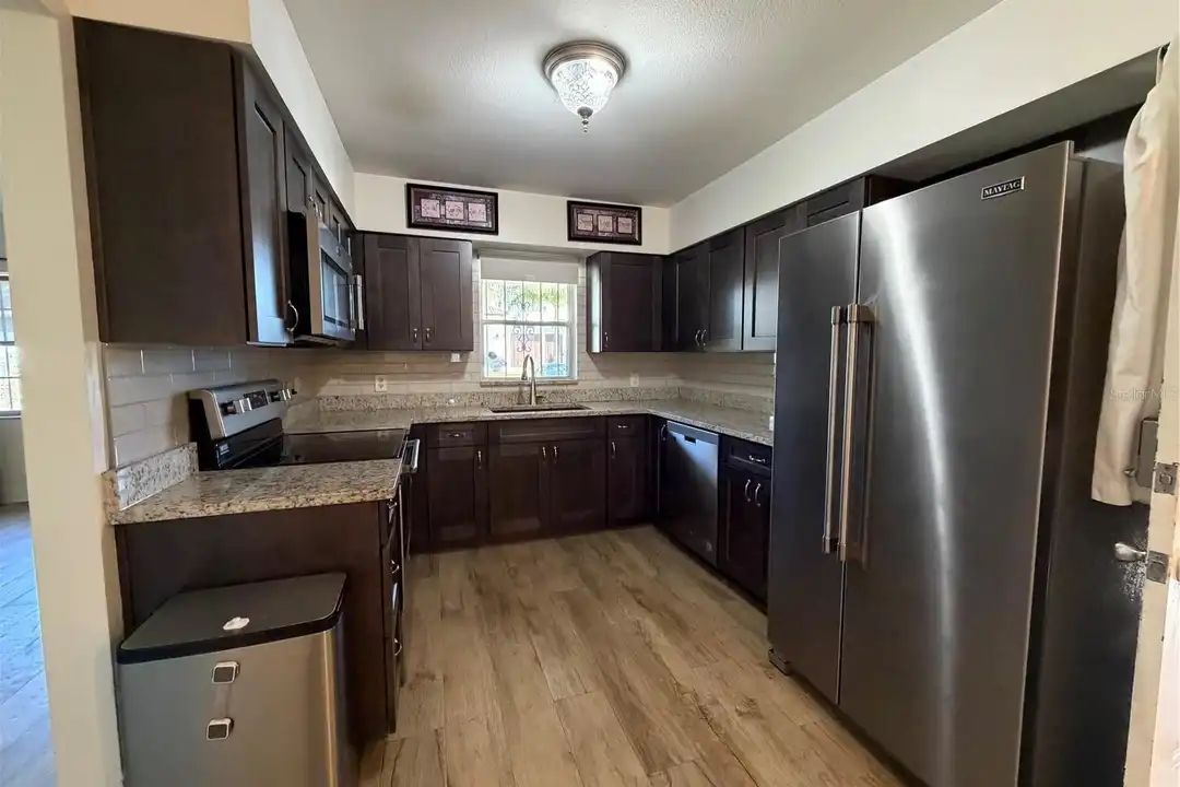 3230 W St Conrad St – pohled 4