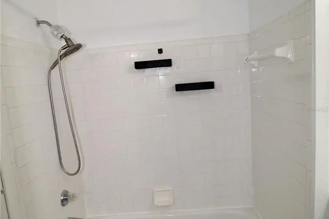 8801 Latrec Ave #8105 – další