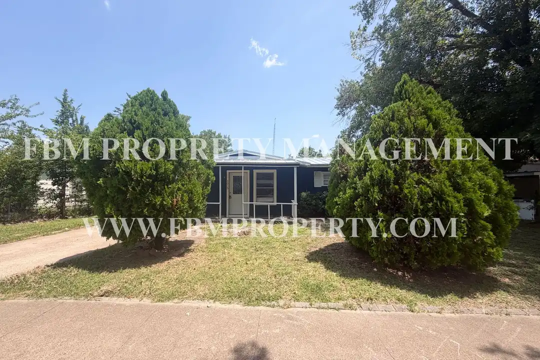 3015 Winfield Dr – photo 1 of 20