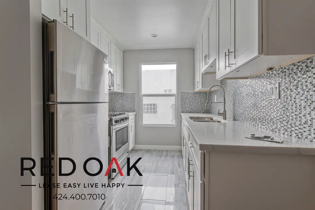 935 N Genesee Ave - More