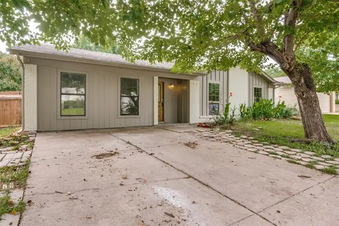 2014 Laurel Oaks Dr - View 2