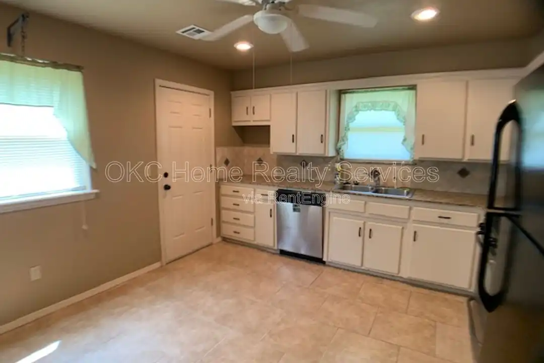 5809 NW 62nd St - View 4