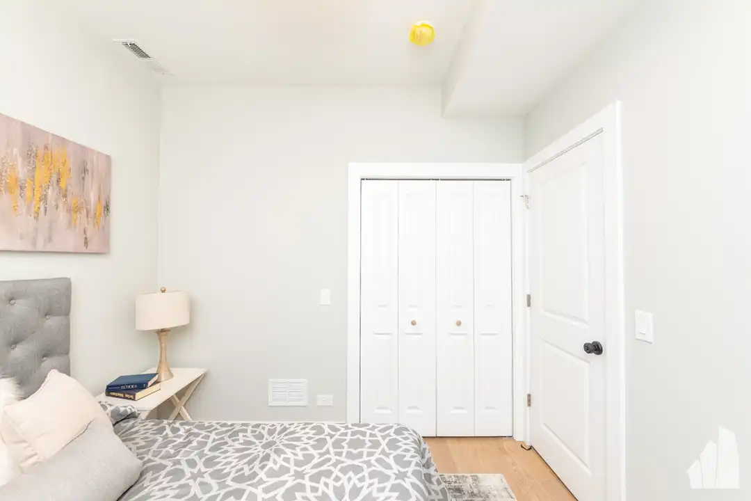 4409 W Montrose Ave unit 3B - View 5
