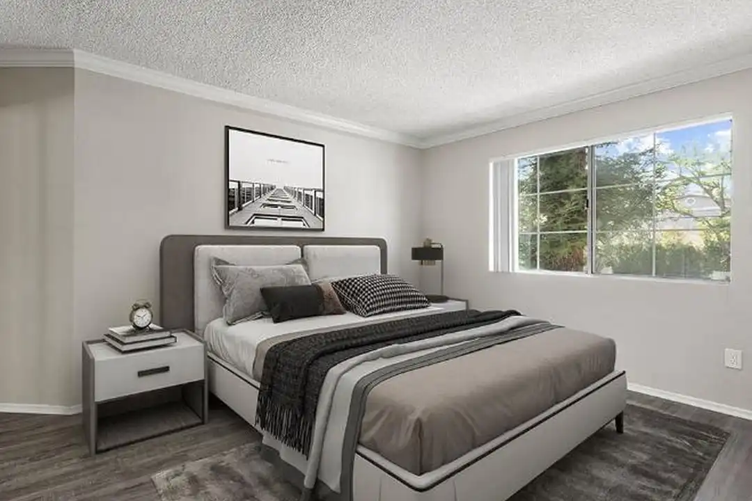Apartment in Sherman Oaks - View 5