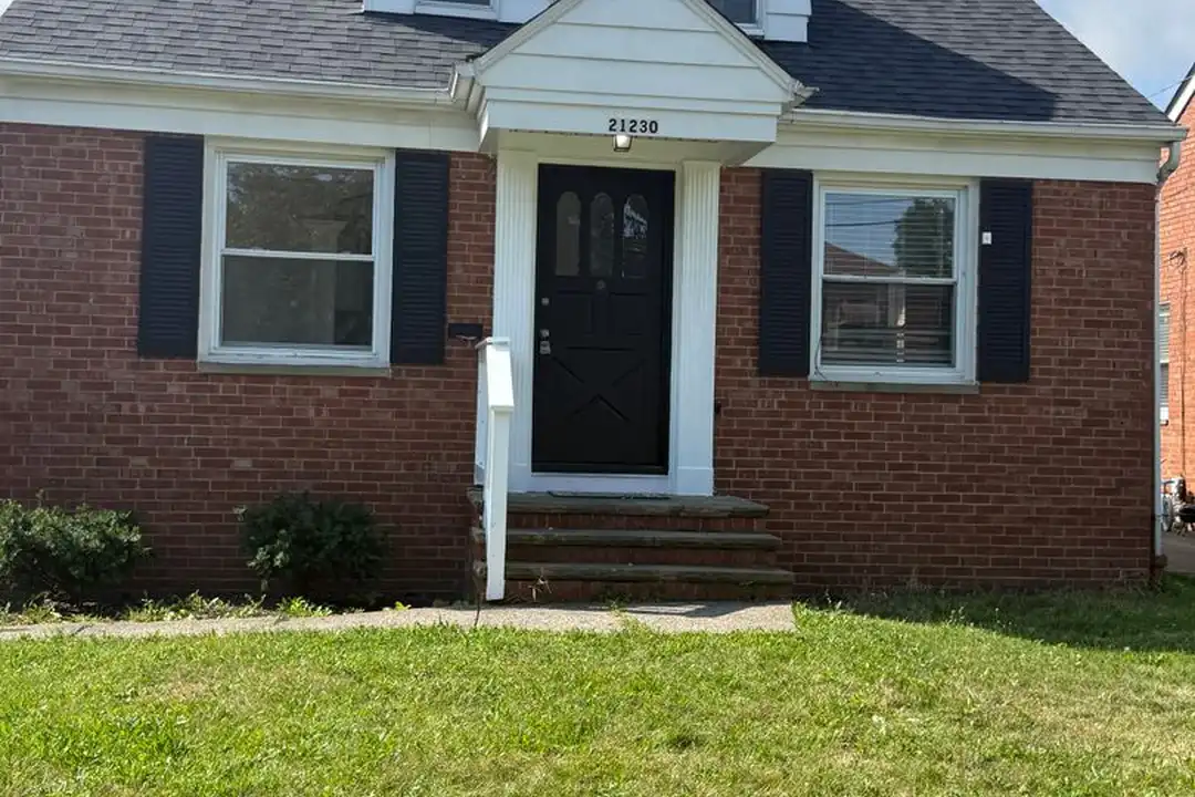 21230 Tracy Ave – photo 1