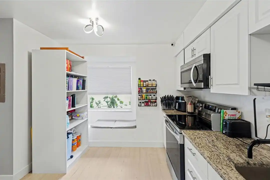 1819 Clearbrooke Dr - View 4