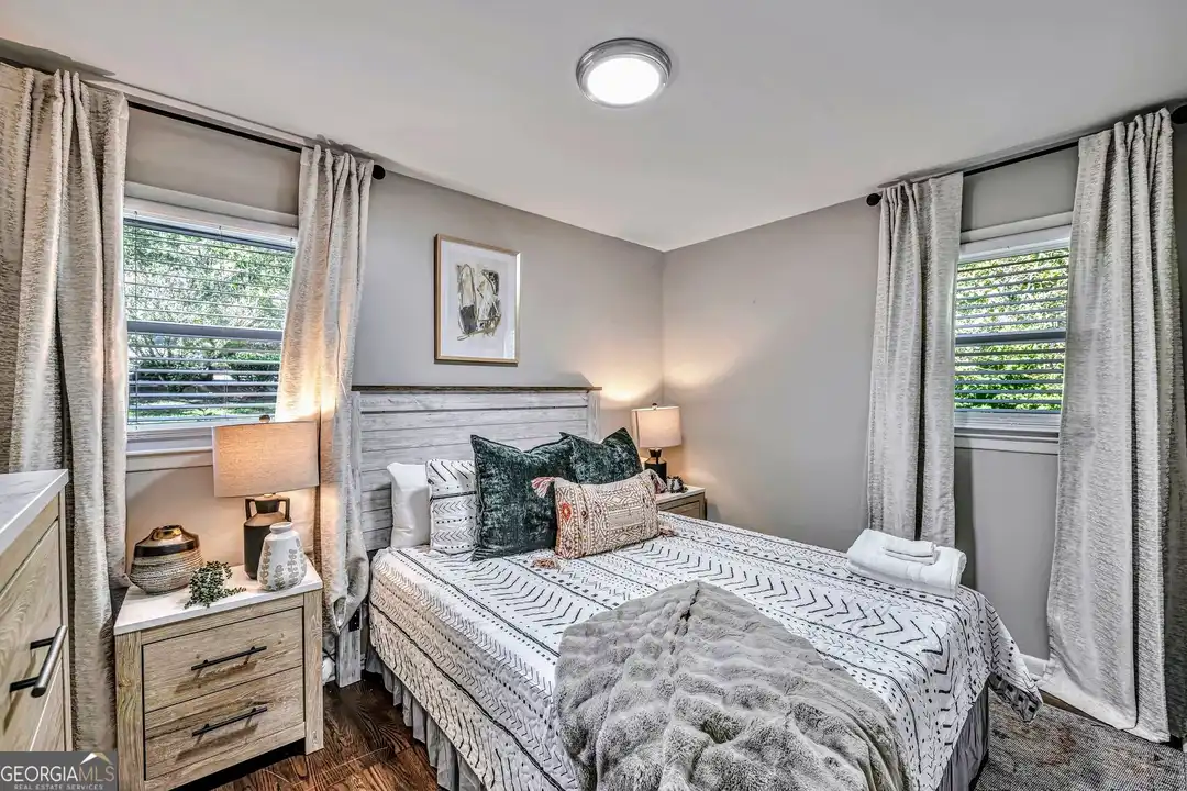 2858 Rosehill St unit APT 5 - More