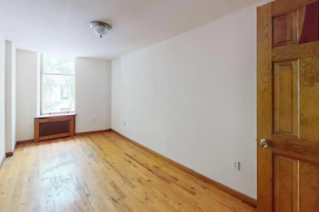 255 W 93rd St – pohled 4