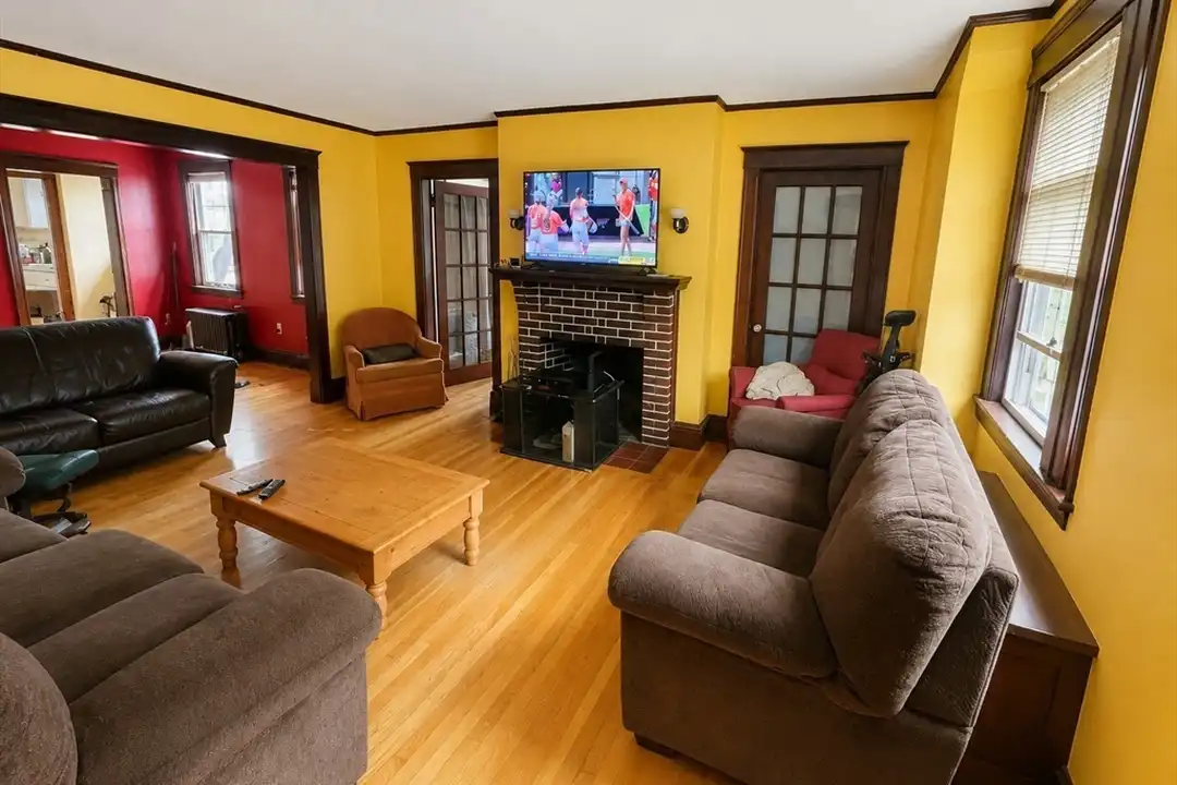 Apartment in Boston, Oak Square, Brighton - View 4