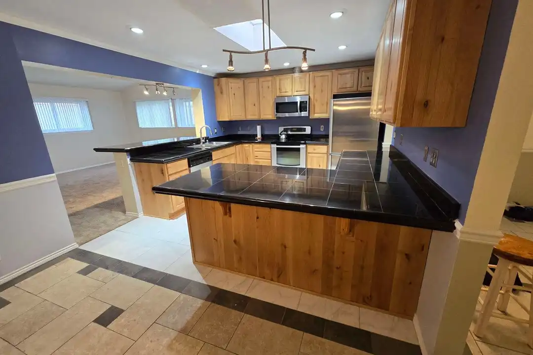 1500 Shirley St NE - View 4