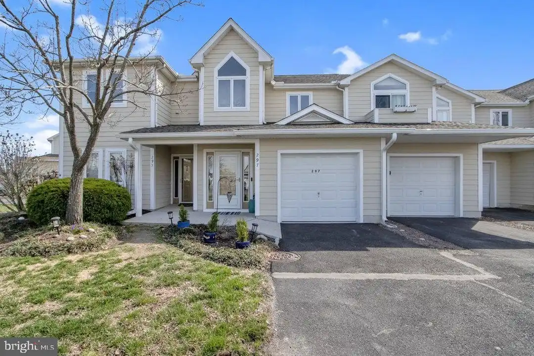 297 Lakeside Dr #71D – photo 1 of 26