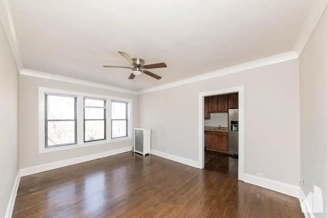 5075 N Wolcott Ave - View 2