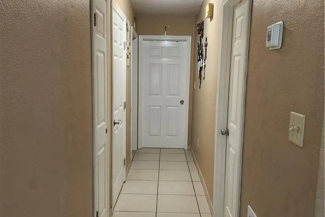 1128 Los Ebanos Rd - More
