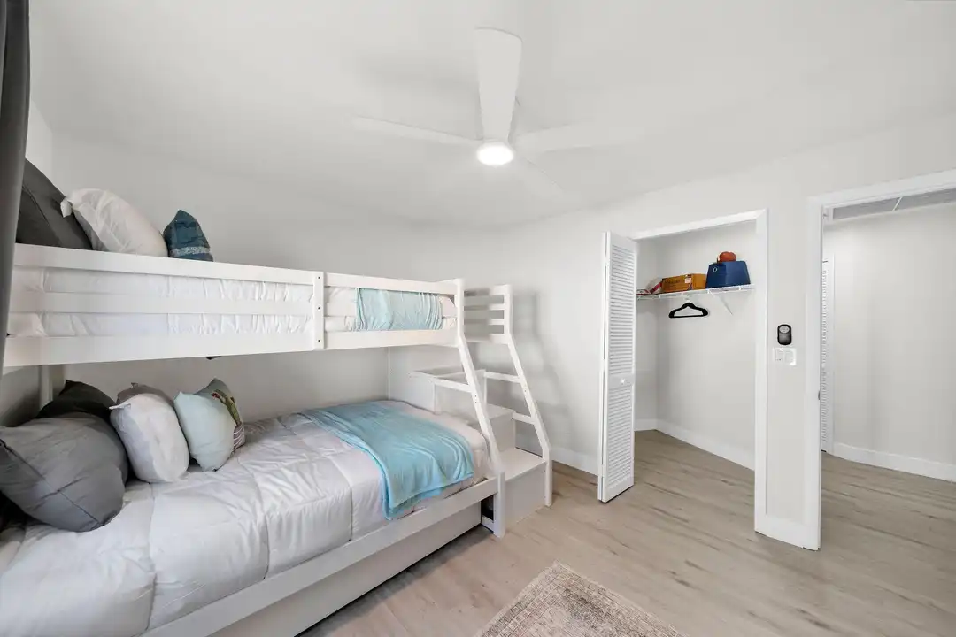 2723 SW 5th Ave - More