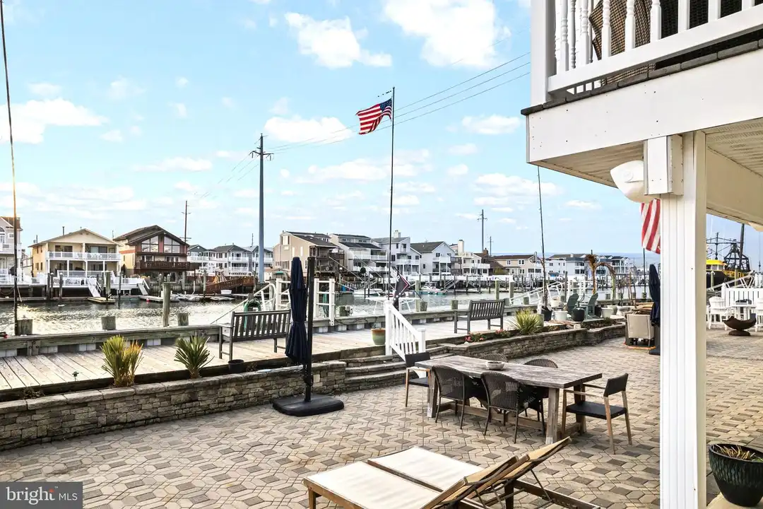 536 W Montgomery Ave - View 6