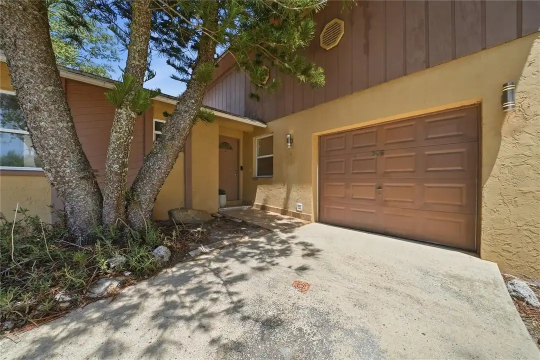 906 Carlton Rd – photo 1