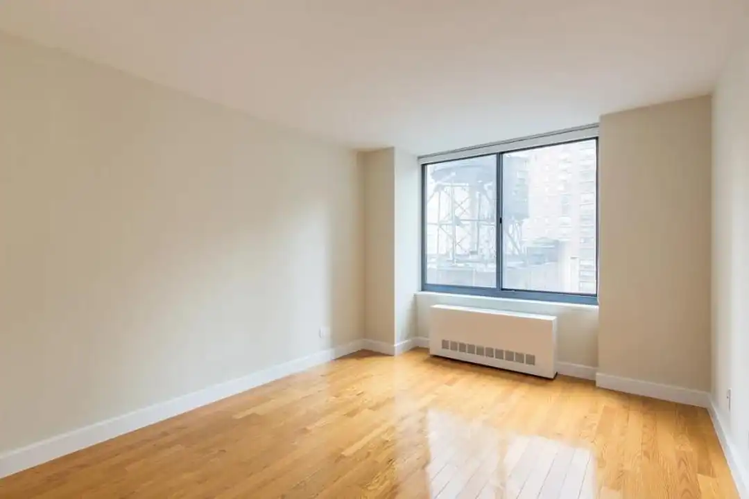 251 W 48th St - View 3